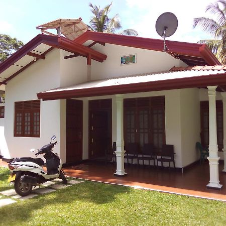 Surf Bay House Hotel Dikwella Ngoại thất bức ảnh