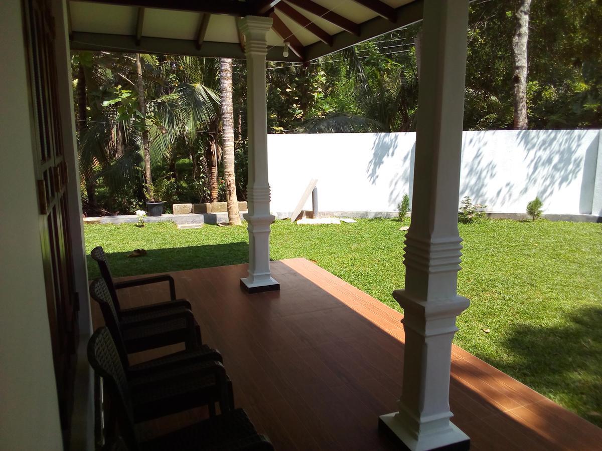 Surf Bay House Hotel Dikwella Ngoại thất bức ảnh