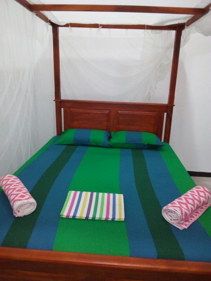 Surf Bay House Hotel Dikwella Ngoại thất bức ảnh